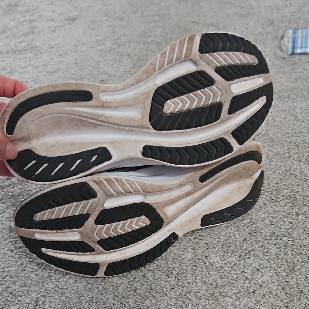Saucony Women's Gray and Pink Athletic Shoes - Picture 6 of 7